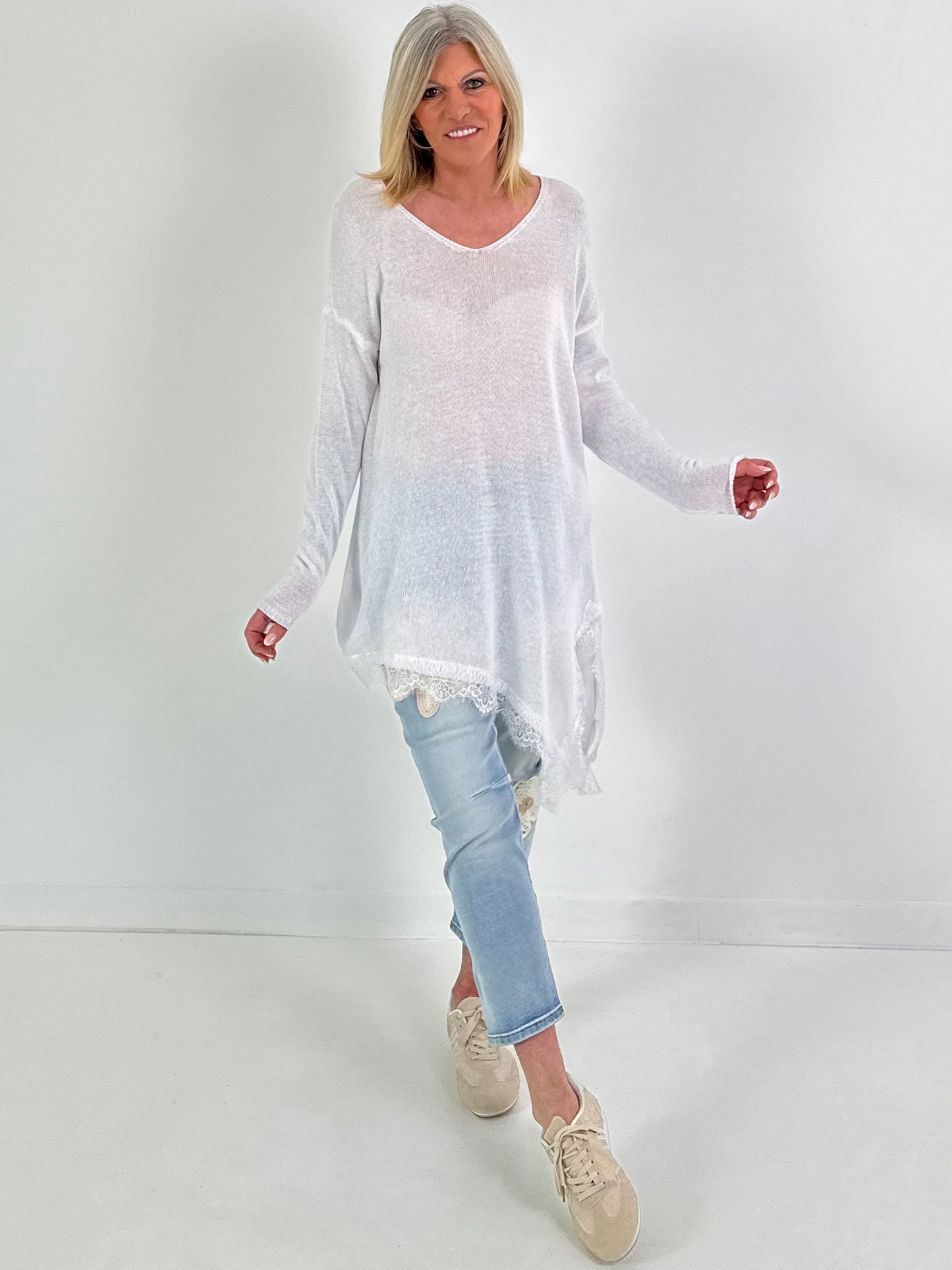 Knit sweater with lace - white