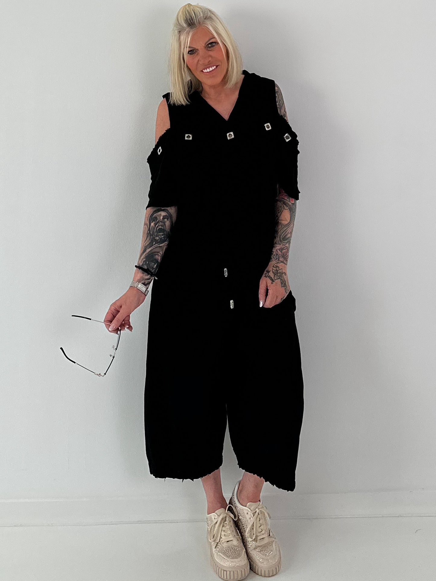 Hoodie Shirt mit Cut Out Shoulder - schwarz