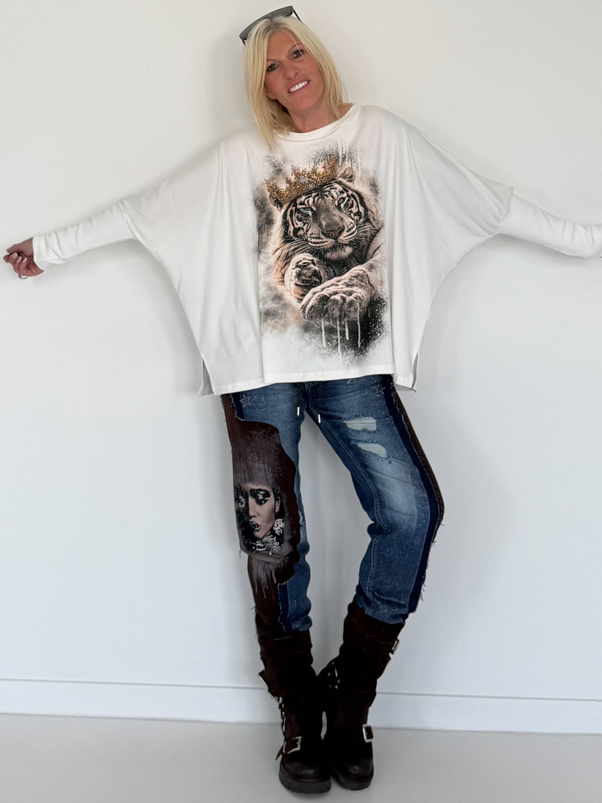 Sweater mit Stulpenärmeln und Strassmotiv Royal Tiger - ecru