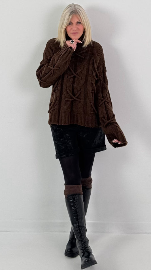 Trui model "Cozy Lace-Up" - koffie