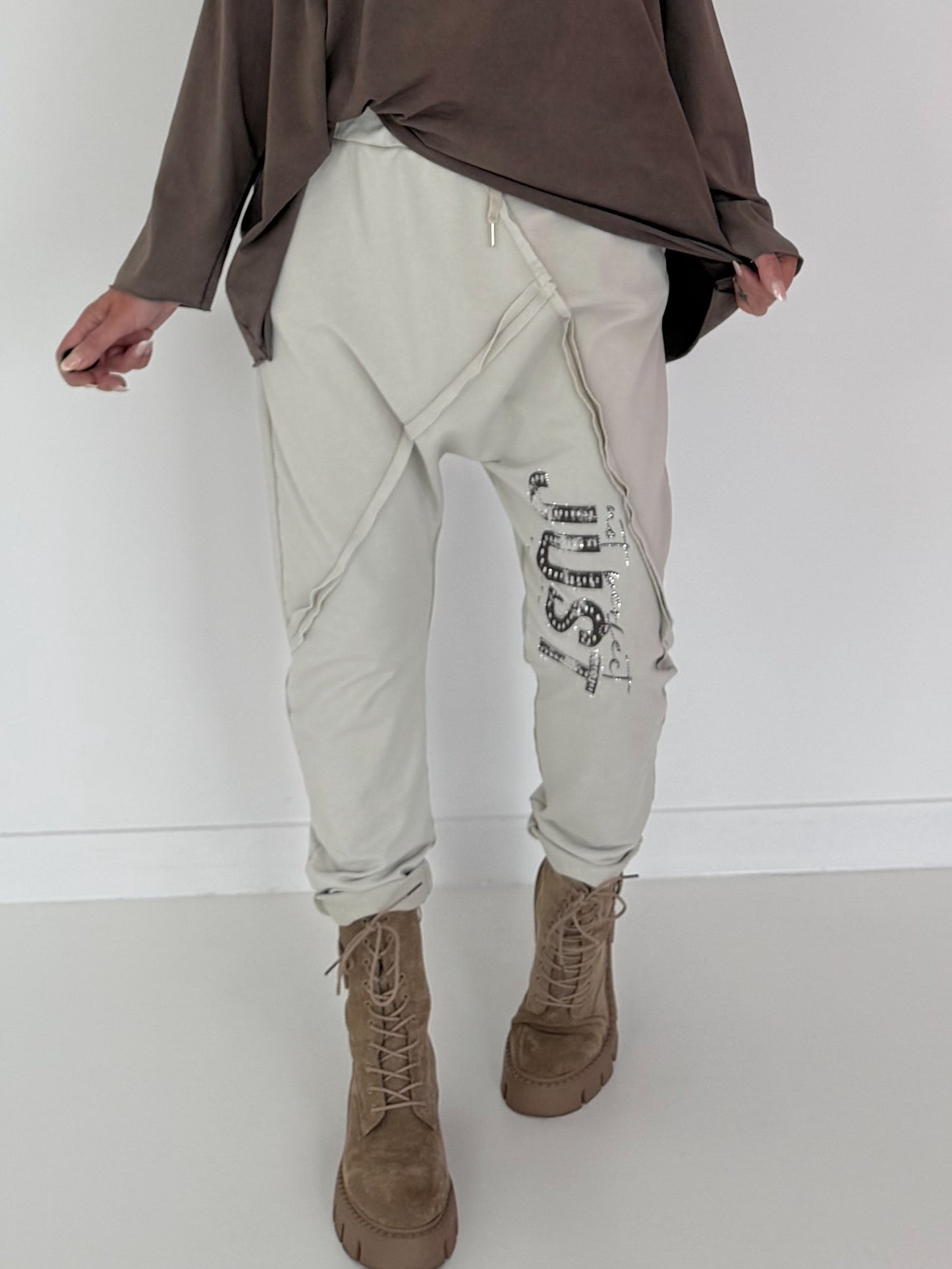 Sweat Baggy mit Strassapplikation - beige
