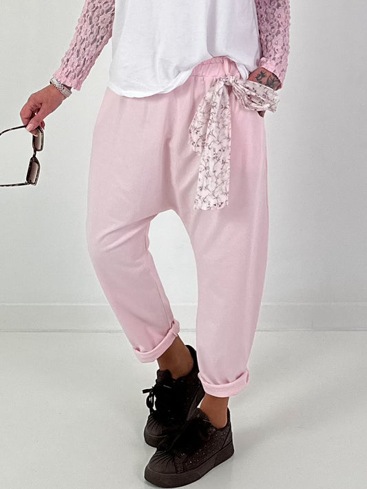 Baggy pants with decorative scarf - pink