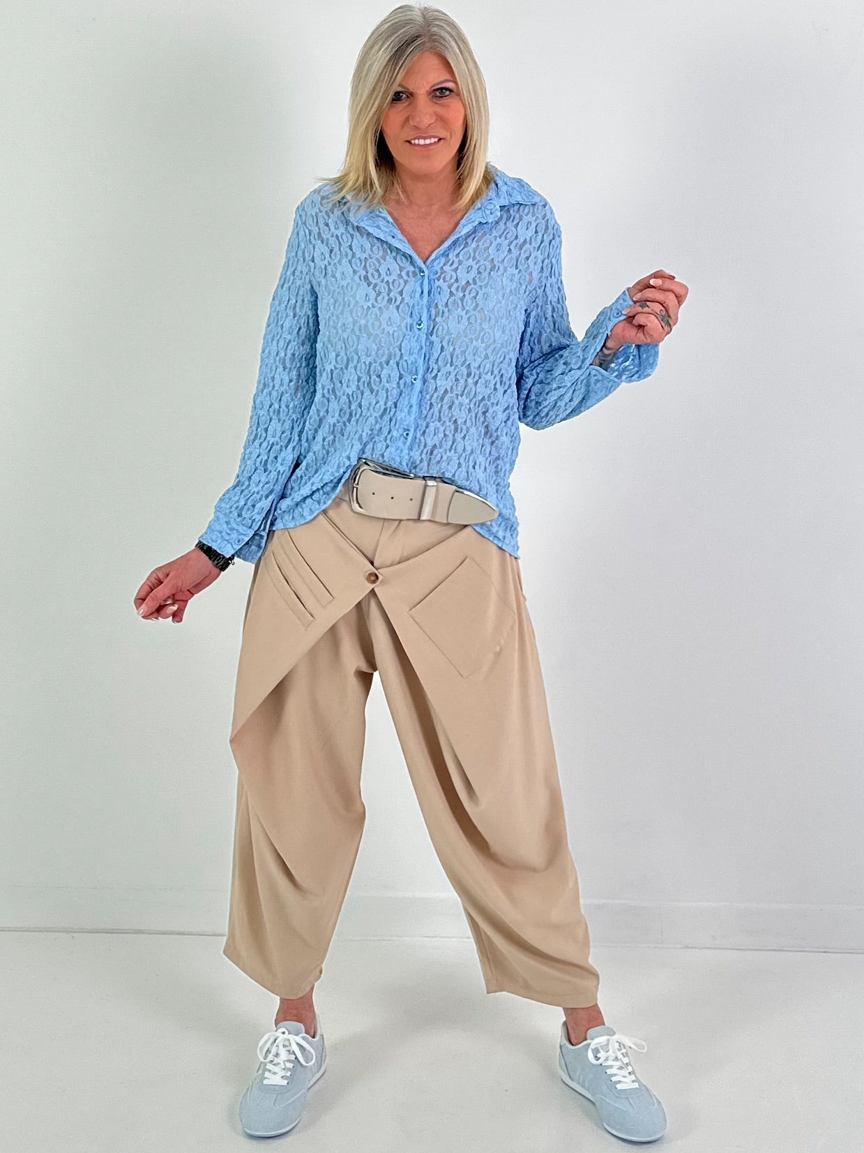 Spitzenbluse mit Muster - hellblau