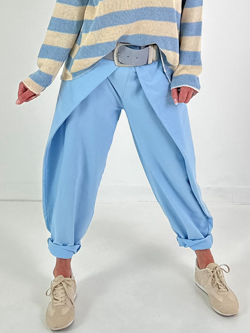 Casual broek met een wikkelmodel - lichtblauw