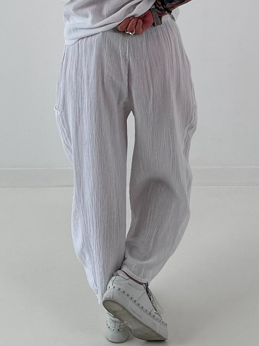 Grobe Hose im Materialmix mit großen Taschen - weiss