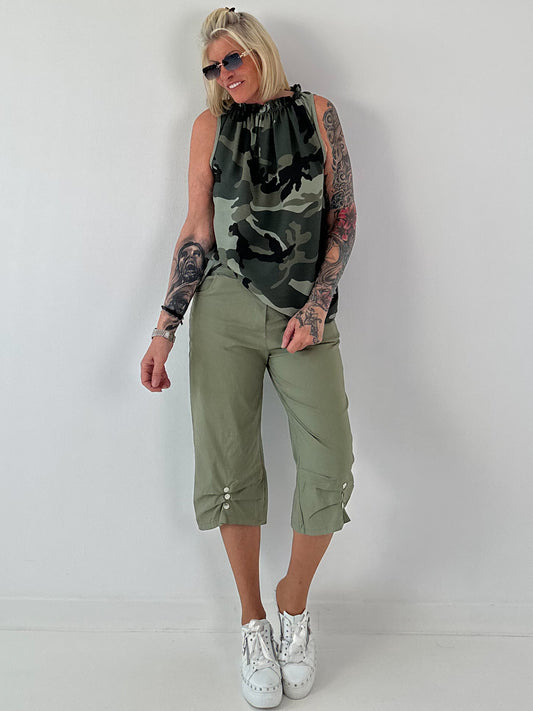 Camouflage Top mit Rüschenkragen - khaki