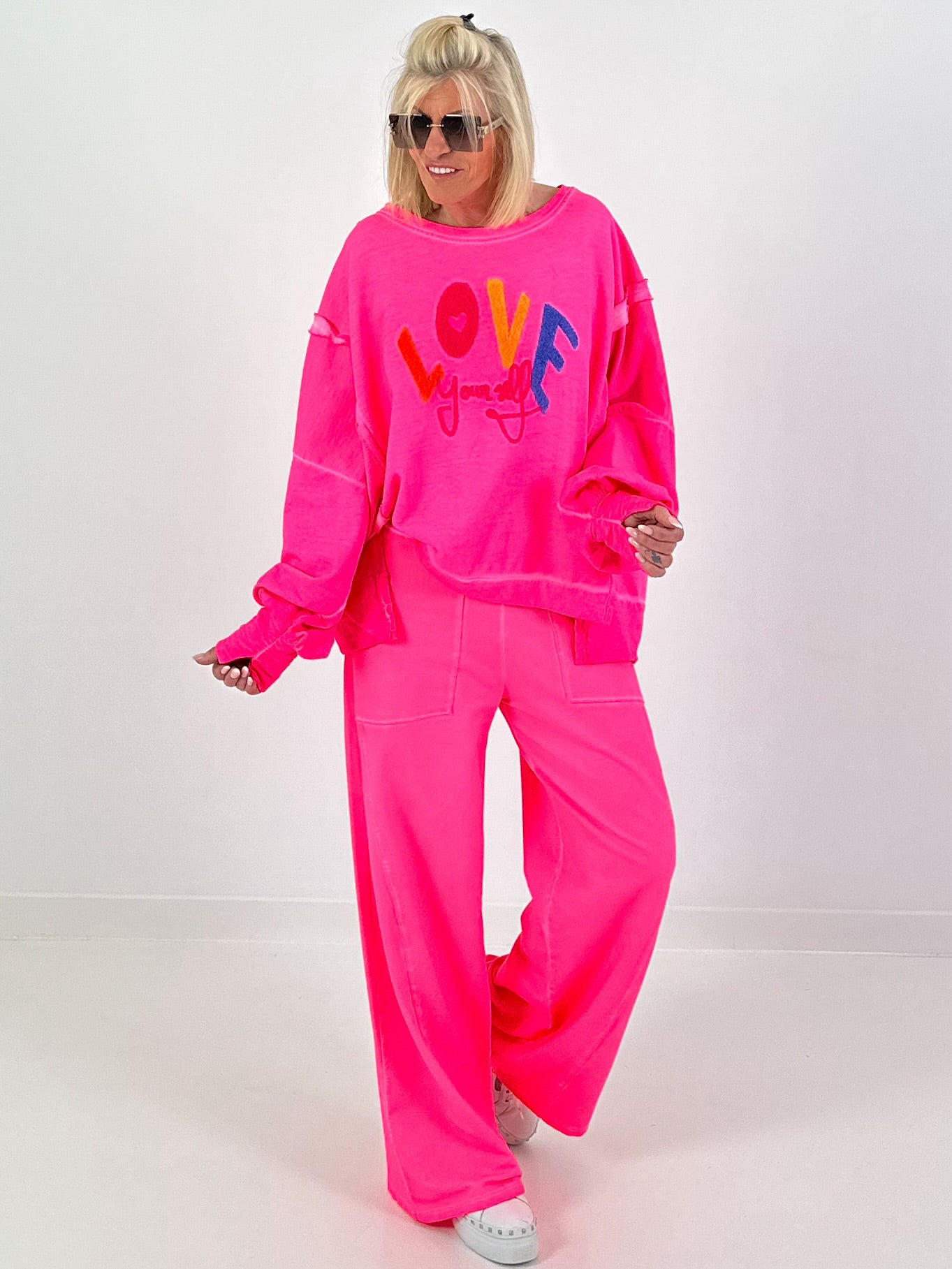 Sweater Love Yourself - neon pink