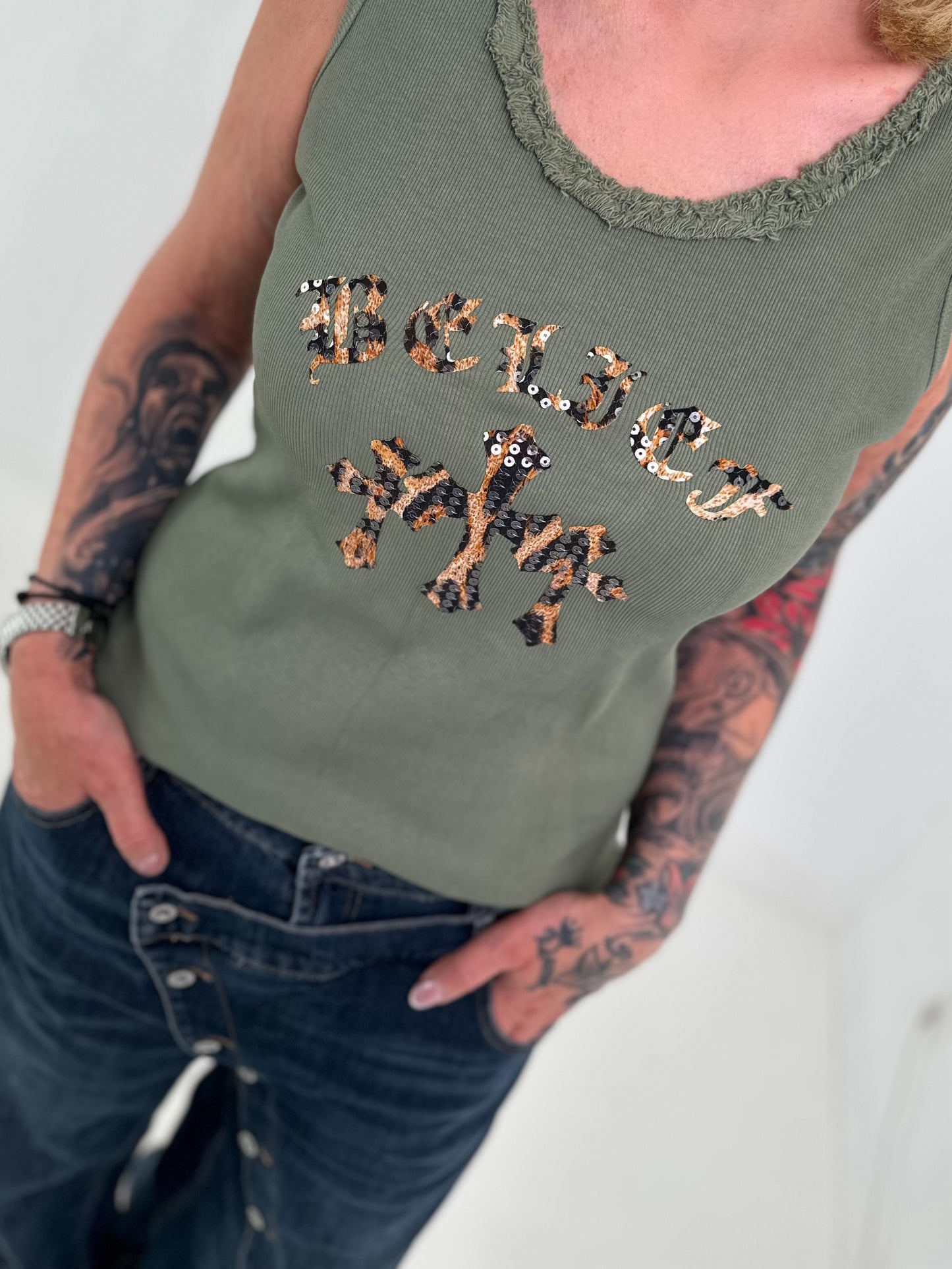 Ripp Tank Top mit Print  - oliv