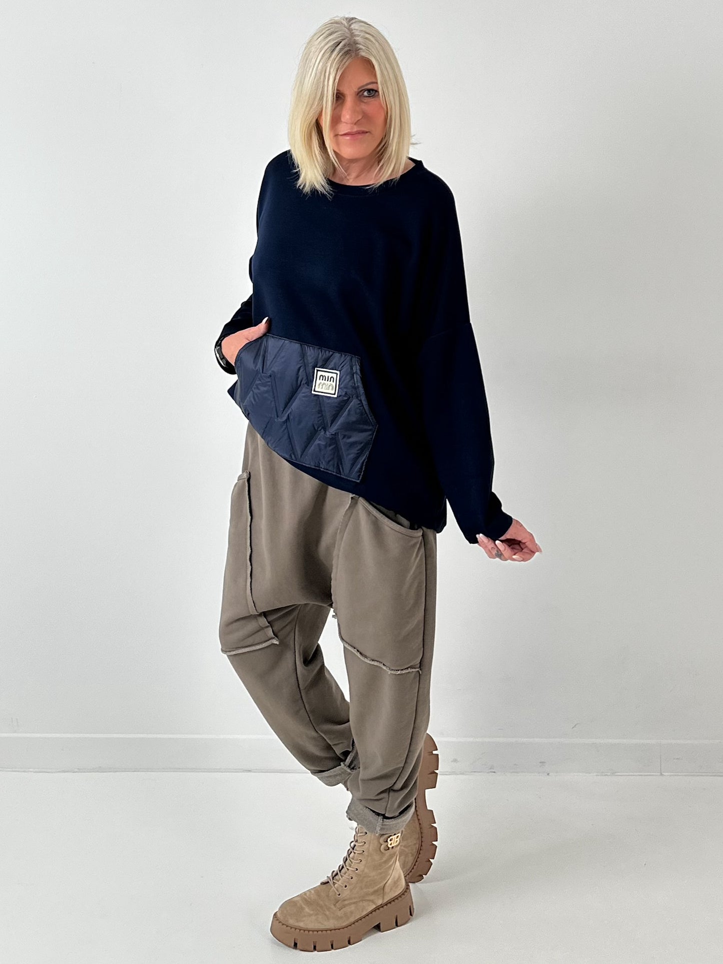 Sweatshirt model "Metro Chic" - midnight blue