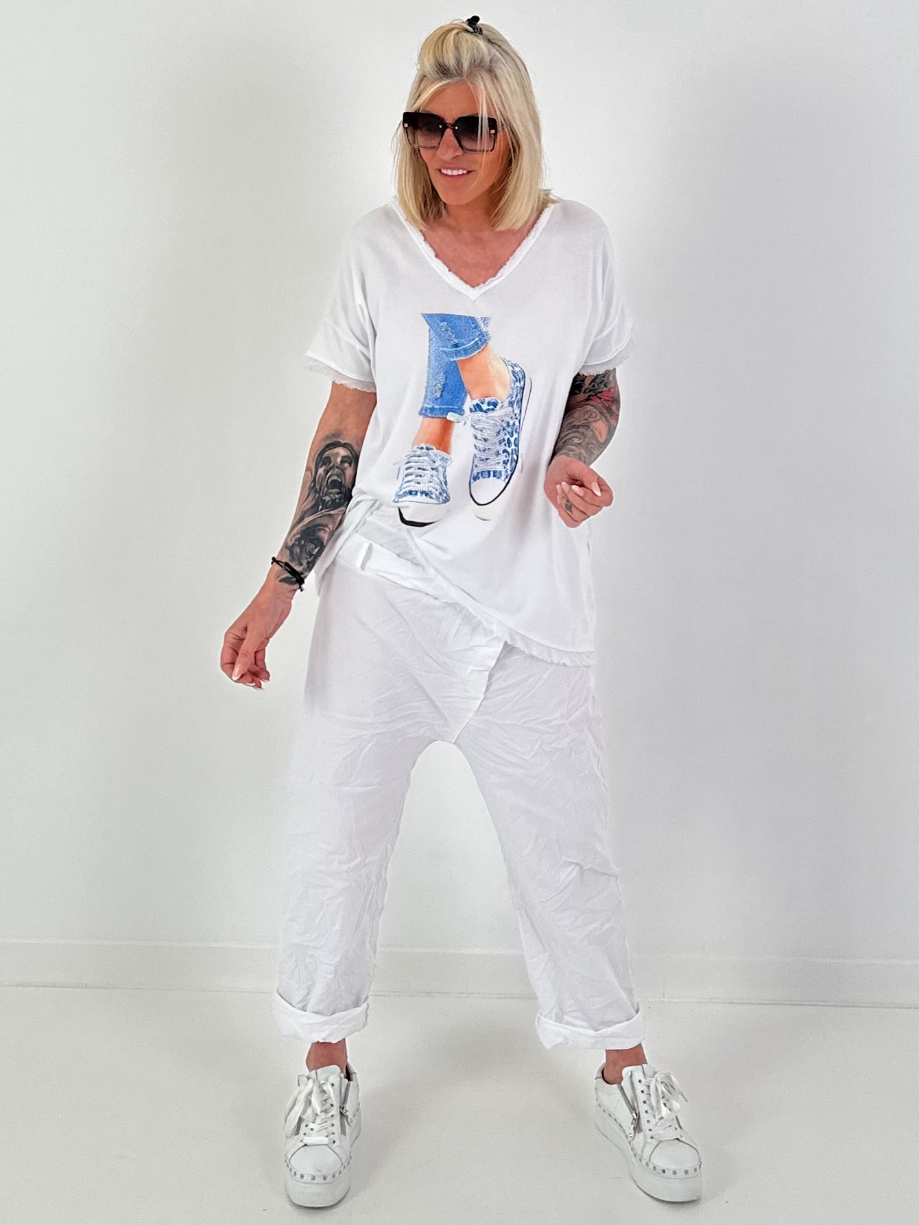 T-shirt with shoe print and glitter details - white-light blue