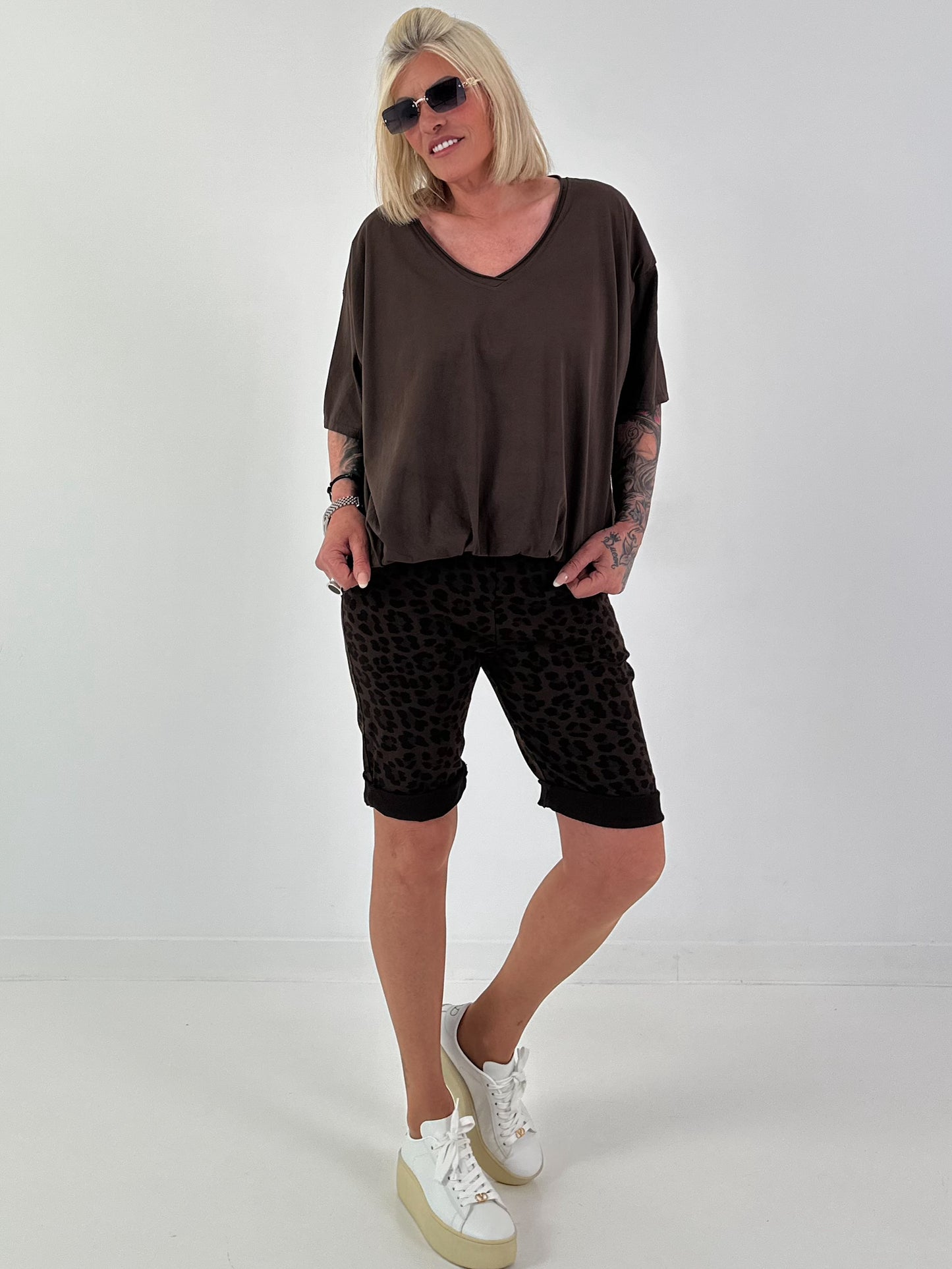 T-Shirt  mit gerafftem Saum - schoko