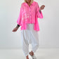 Bluse mit Cold Shoulder und fransigen Abschlüssen - neonpink