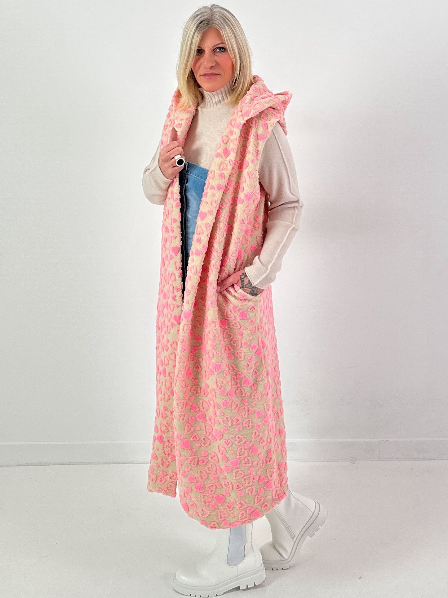 Longweste Modell "Heartly Hug" - beige