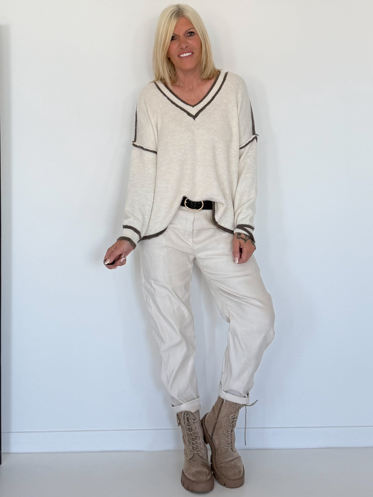 Kuscheliger Pullover mit V-Ausschnitt - ecru-chocolate