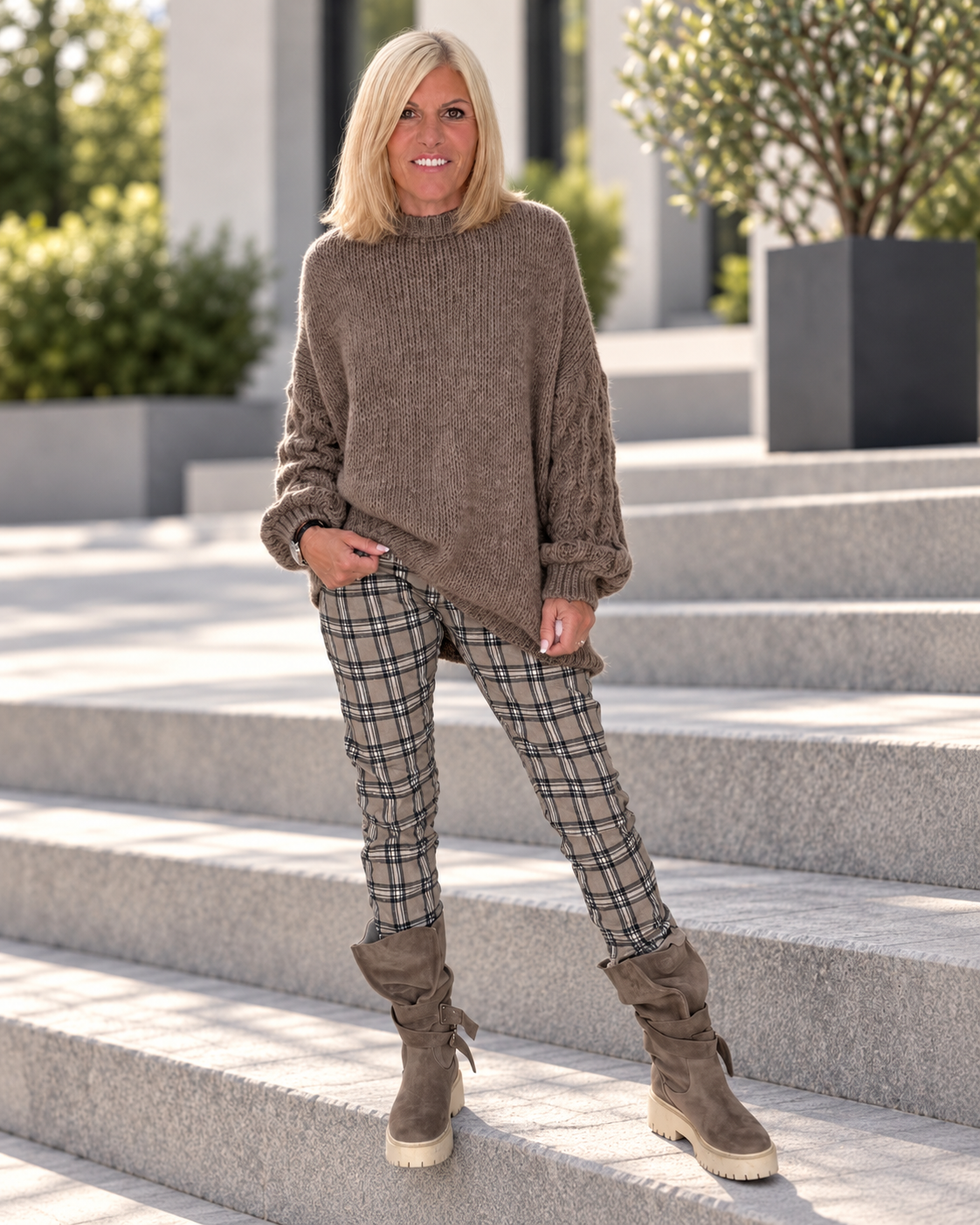 Oversized trui met grofgebreide mouwen - taupe