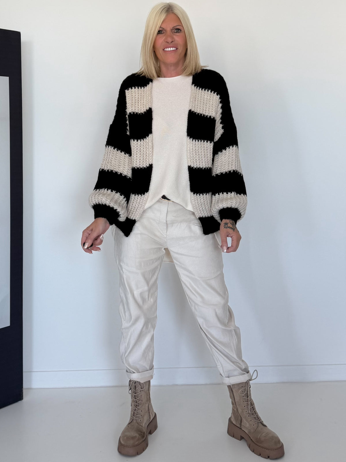 Strickjacke mit Blockstreifen - schwarz-beige