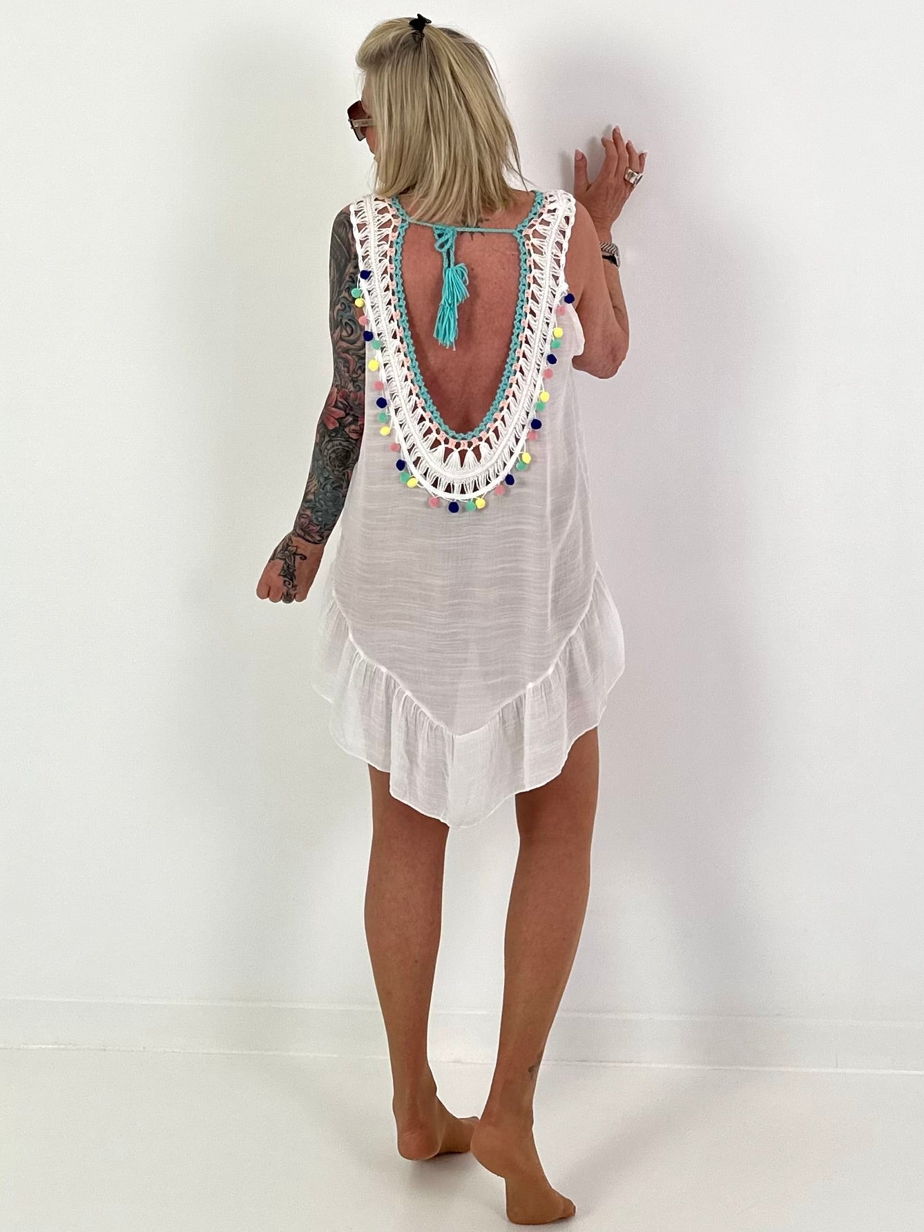Ärmellose Ibiza Kleid/Tunika mit Häkeleinsätzen - weiss
