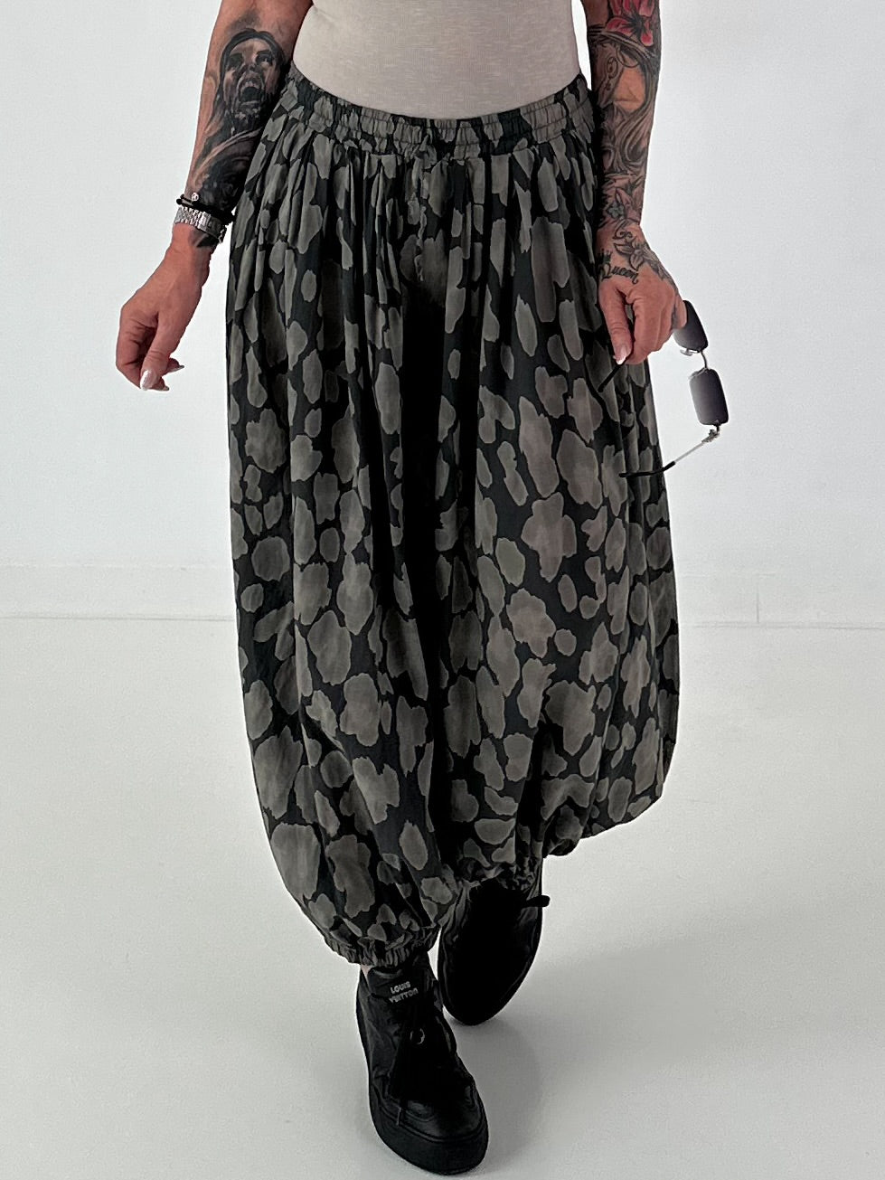 Leichte Pumphose mit stylischem Print  - anthrazit - mehrfarbig