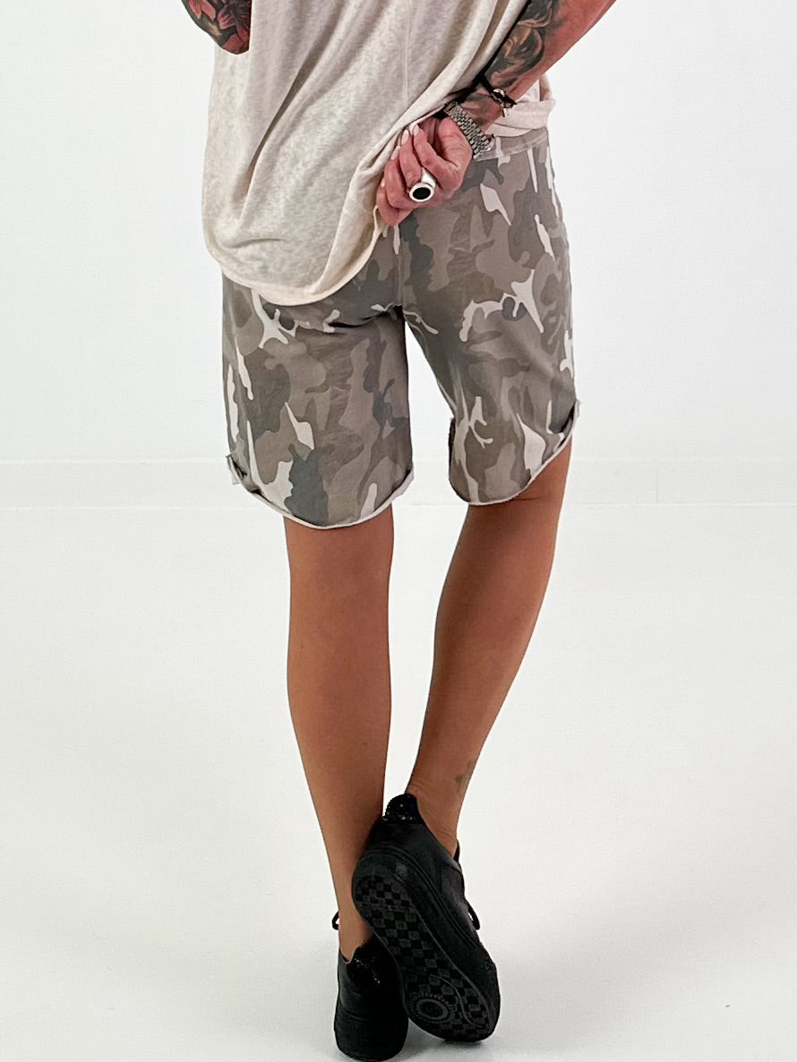 Sweat Short Camouflage mit Nieten - beige-mehrfarbig