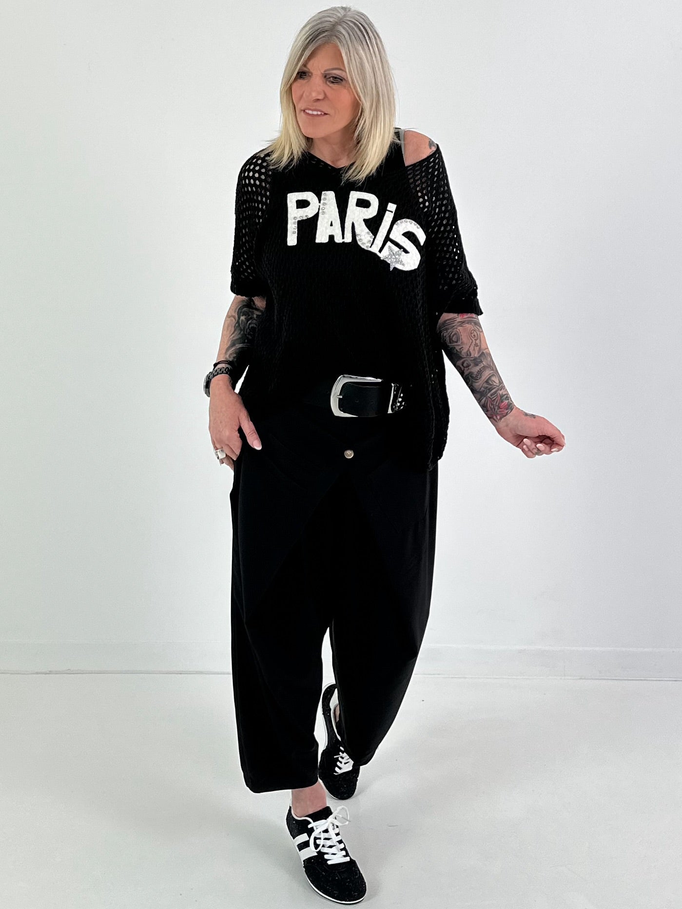 Häkelshirt mit Print - schwarz