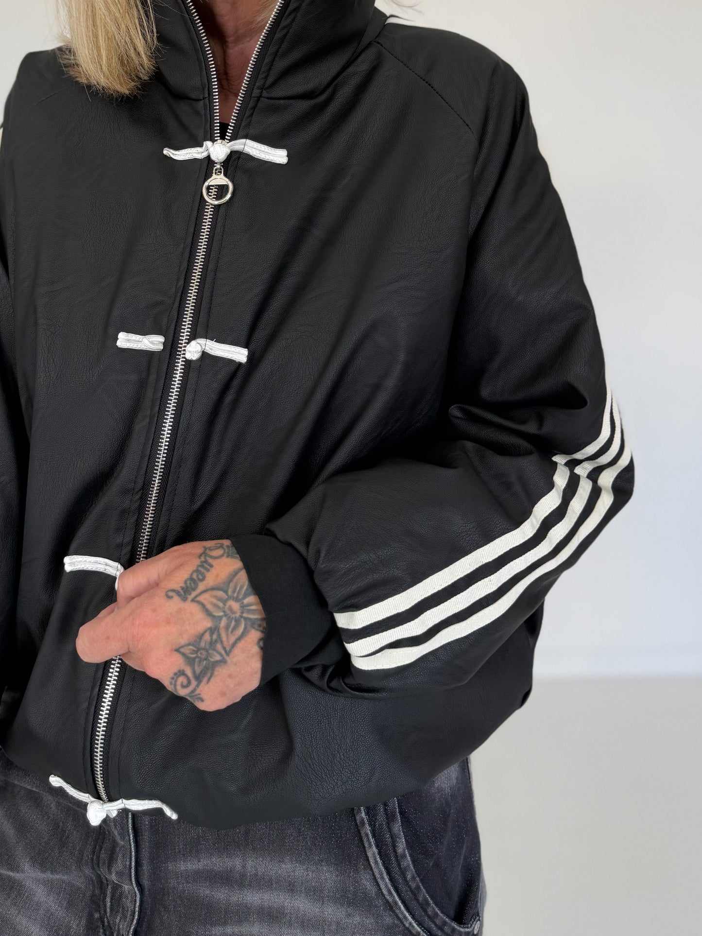 Bomberjacke in Lederoptik - schwarz