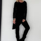 Asymmetrischer Sweater mit Kreuz- und Lederoptik-Details - schwarz