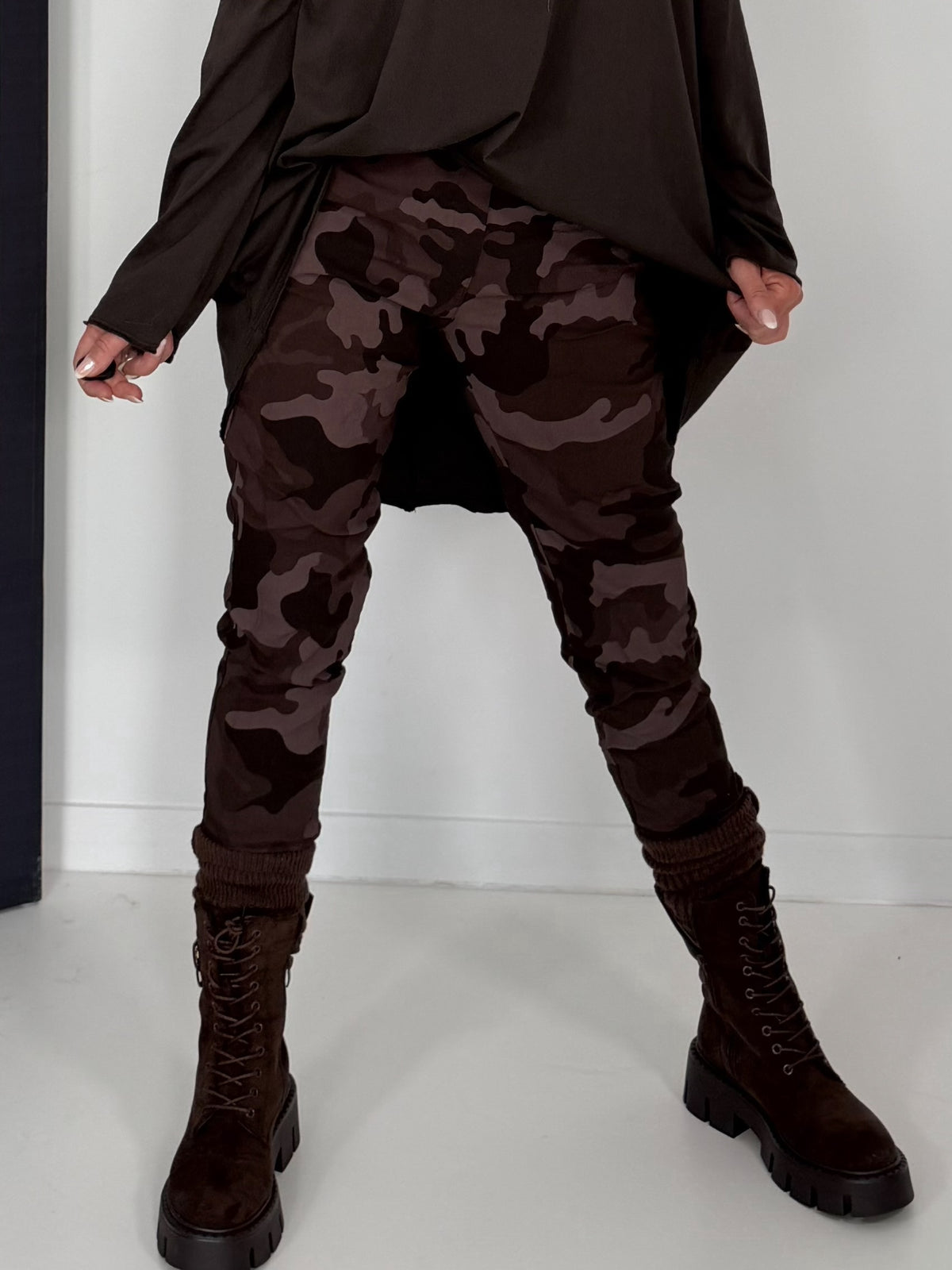 Hose mit elastischem Bund im Camouflage-Look - mokka-mehrfarbig