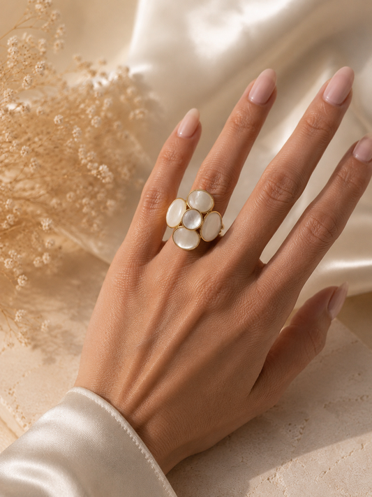Flower Ring - white gold