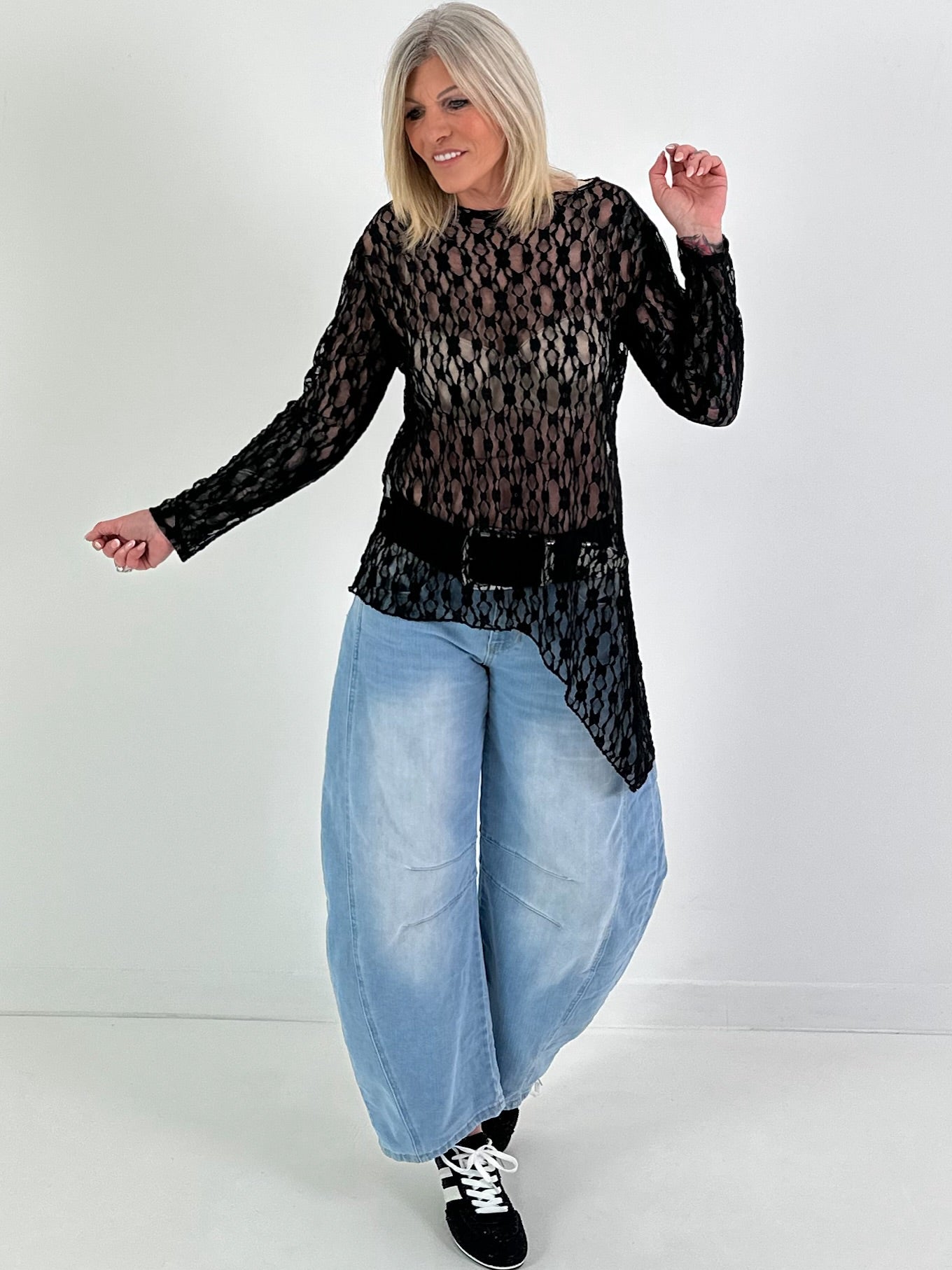 Spitzenshirt mit Muster - schwarz