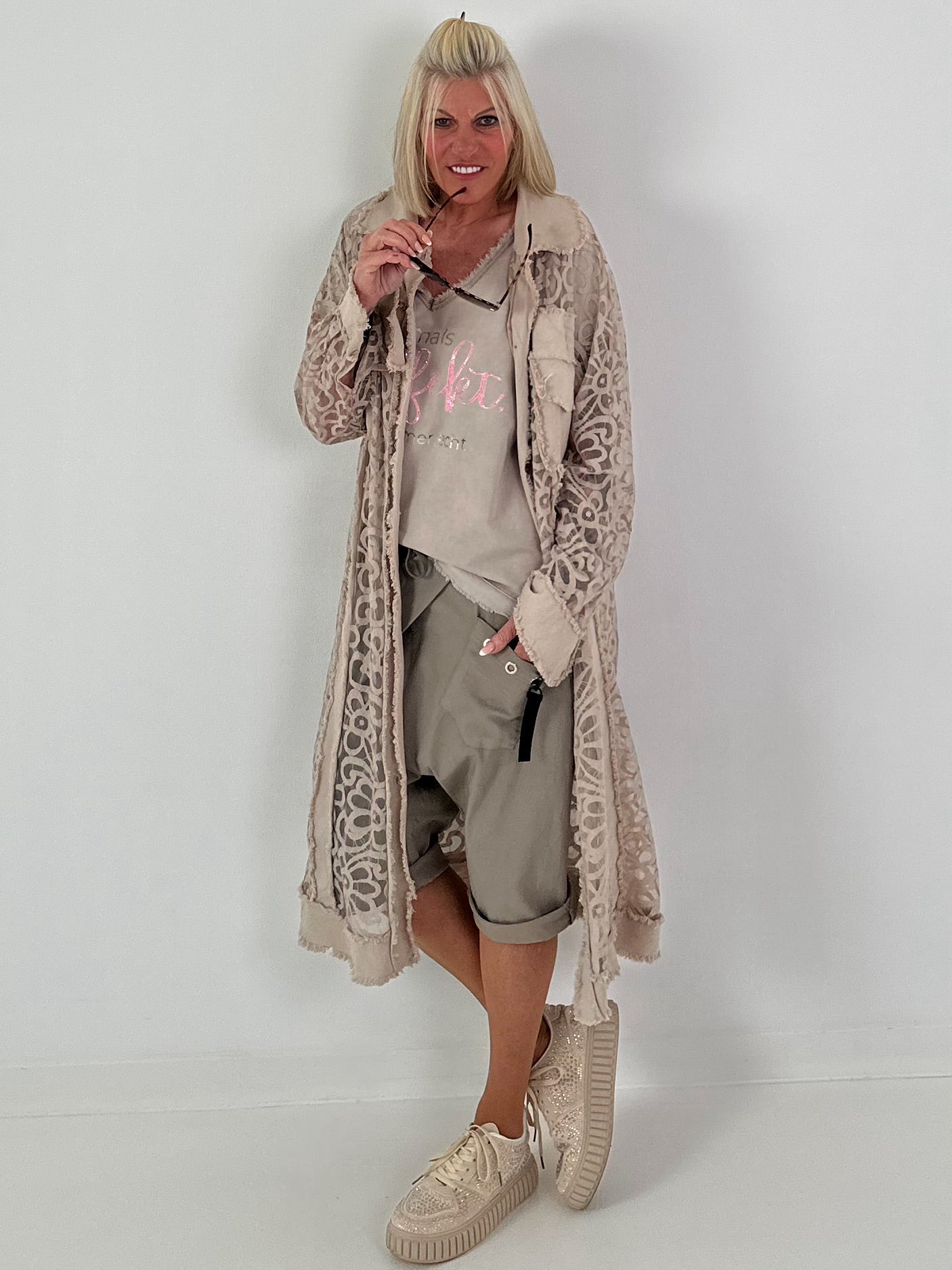 Jeansmantel mit floralem Netzeinsatz - beige ( lieferbar ab 26.05.26)