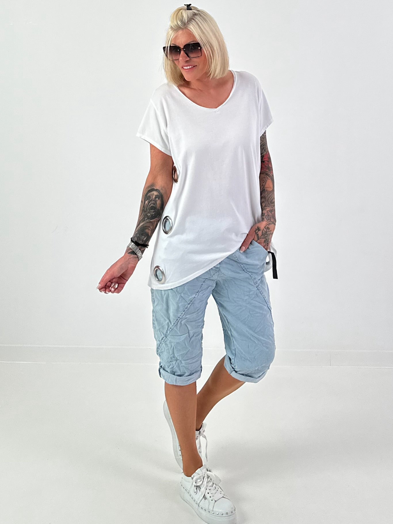 T-Shirt with side eyelets - white