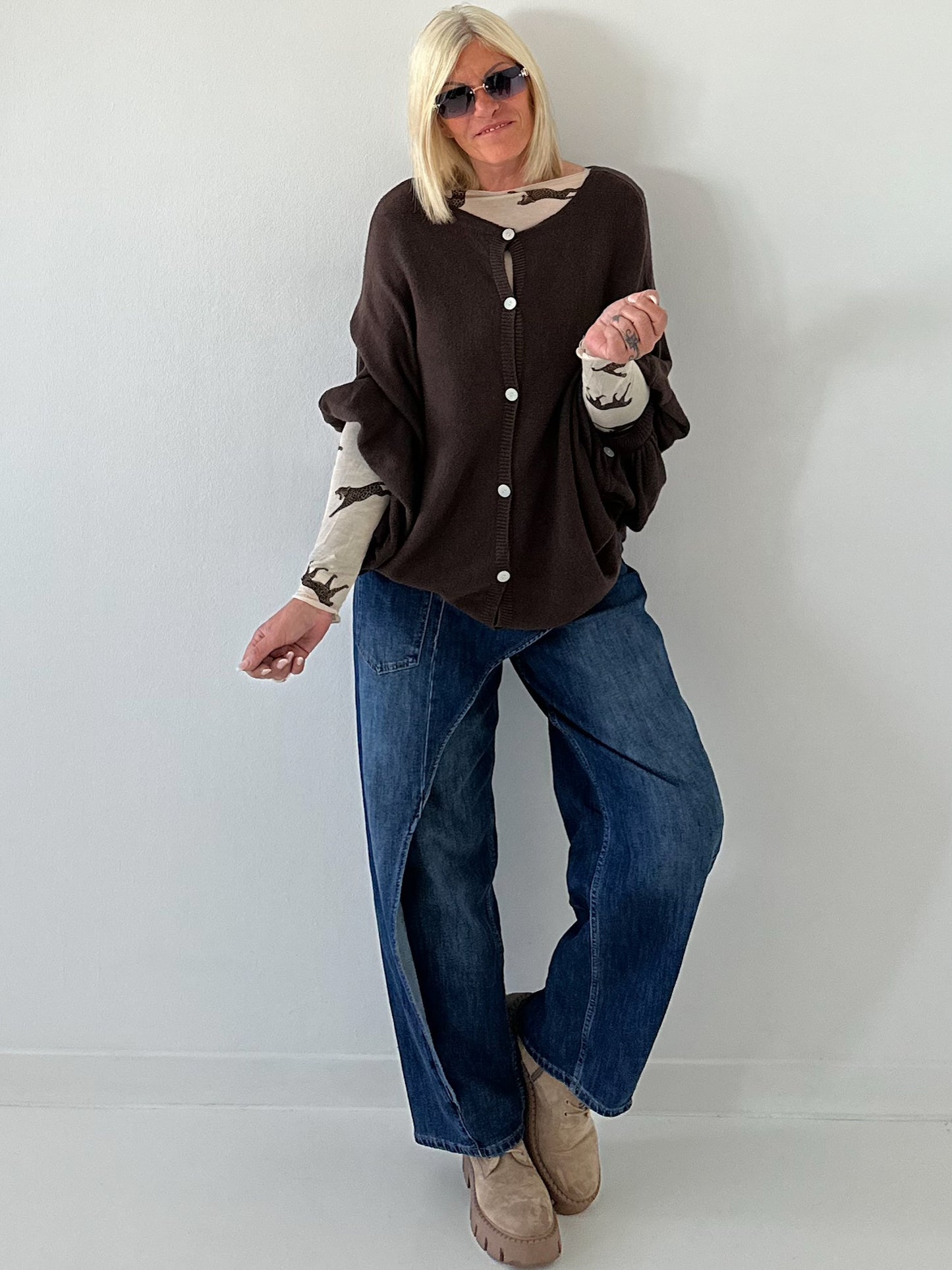 Oversized Strickjacke mit raffinierten Details - mokka