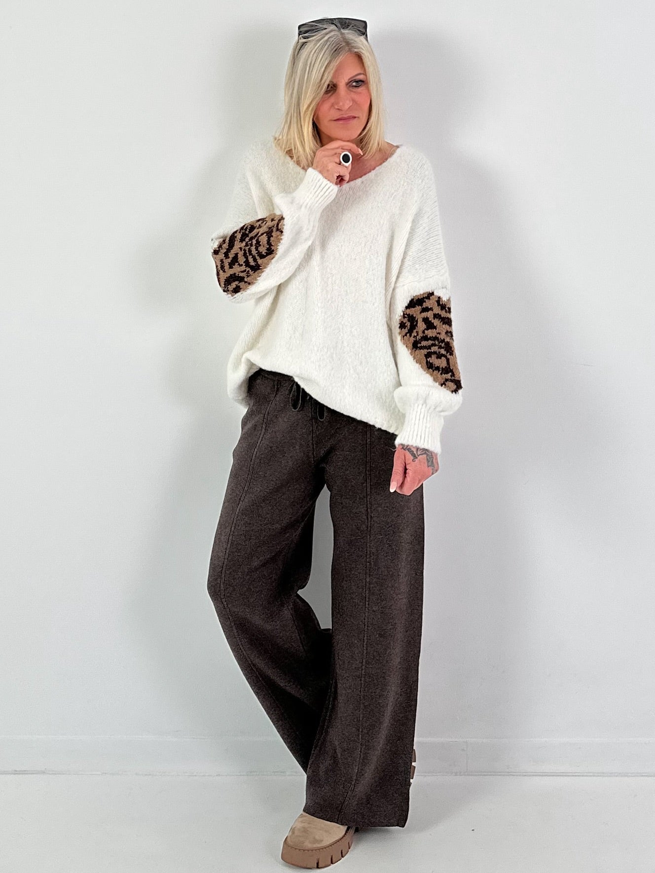 V-hals gebreide trui model "Leo Love" - ​​​​ecru