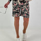 Kurze Hose Camouflage mit floralen Details - taupe mehrfarbig