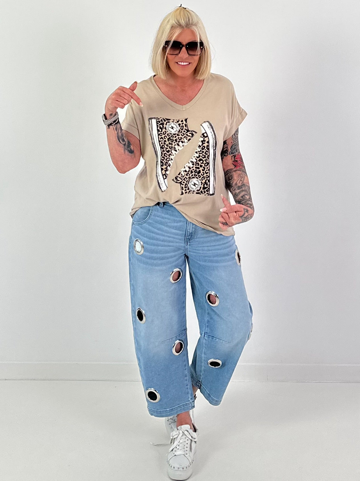 T-shirt with leopard shoe print - beige
