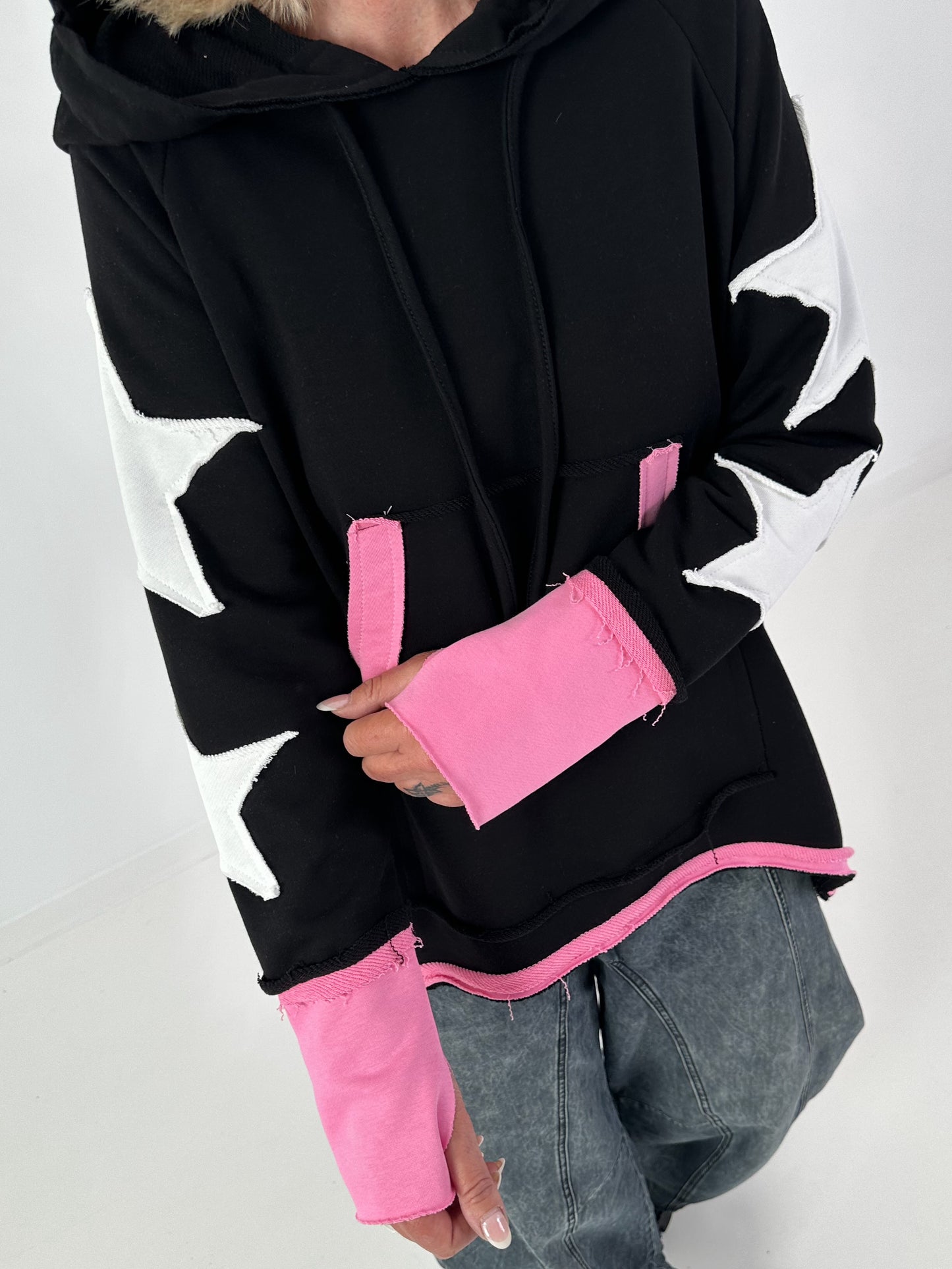 Casual long hoodie with thumbhole and trendy star elements - black