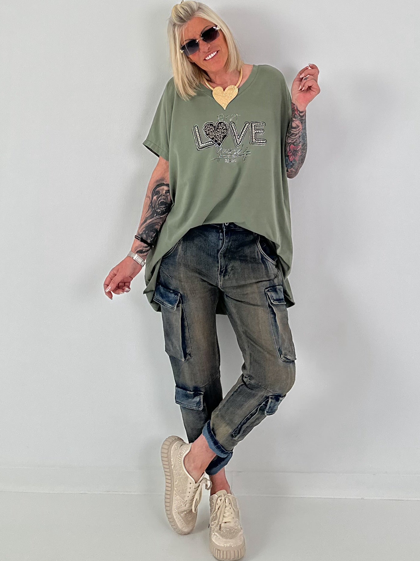 T-Shirt mit Strassdetail - oliv