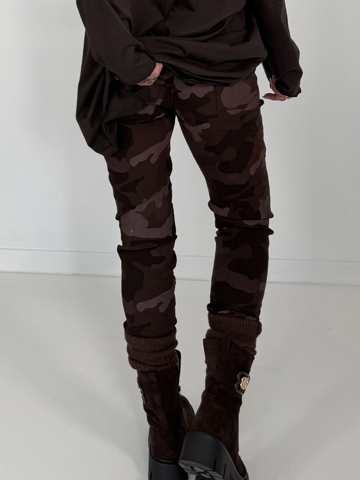 Hose mit elastischem Bund im Camouflage-Look - mokka-mehrfarbig