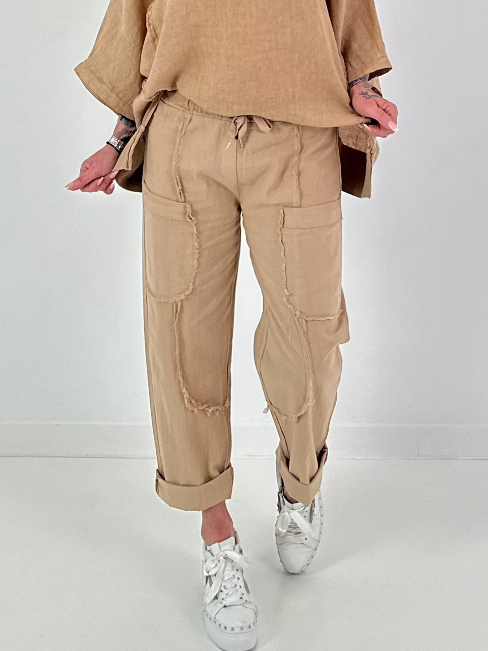 Leinen Hose mit aufgesetzten Taschen und Fransen - camel
