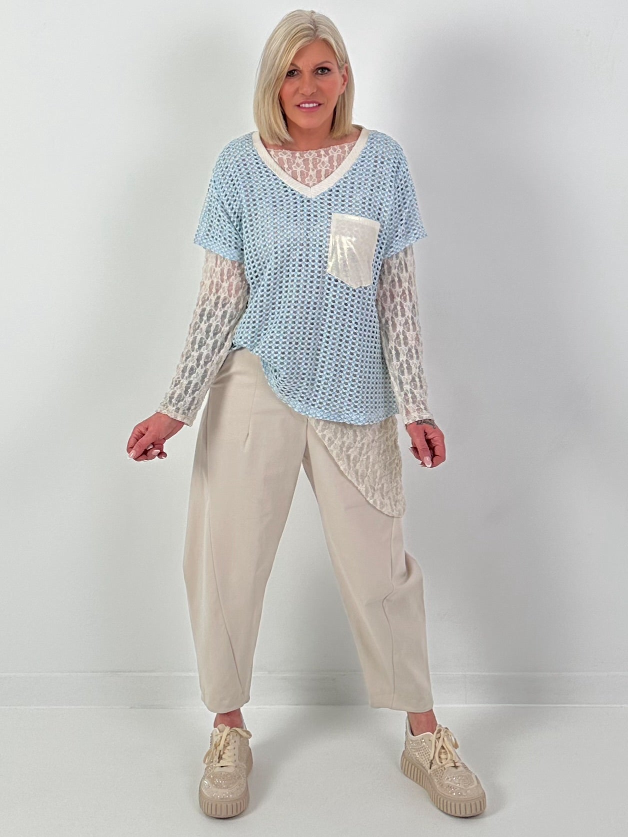 Häkelshirt mit V-Ausschnitt - hellblau