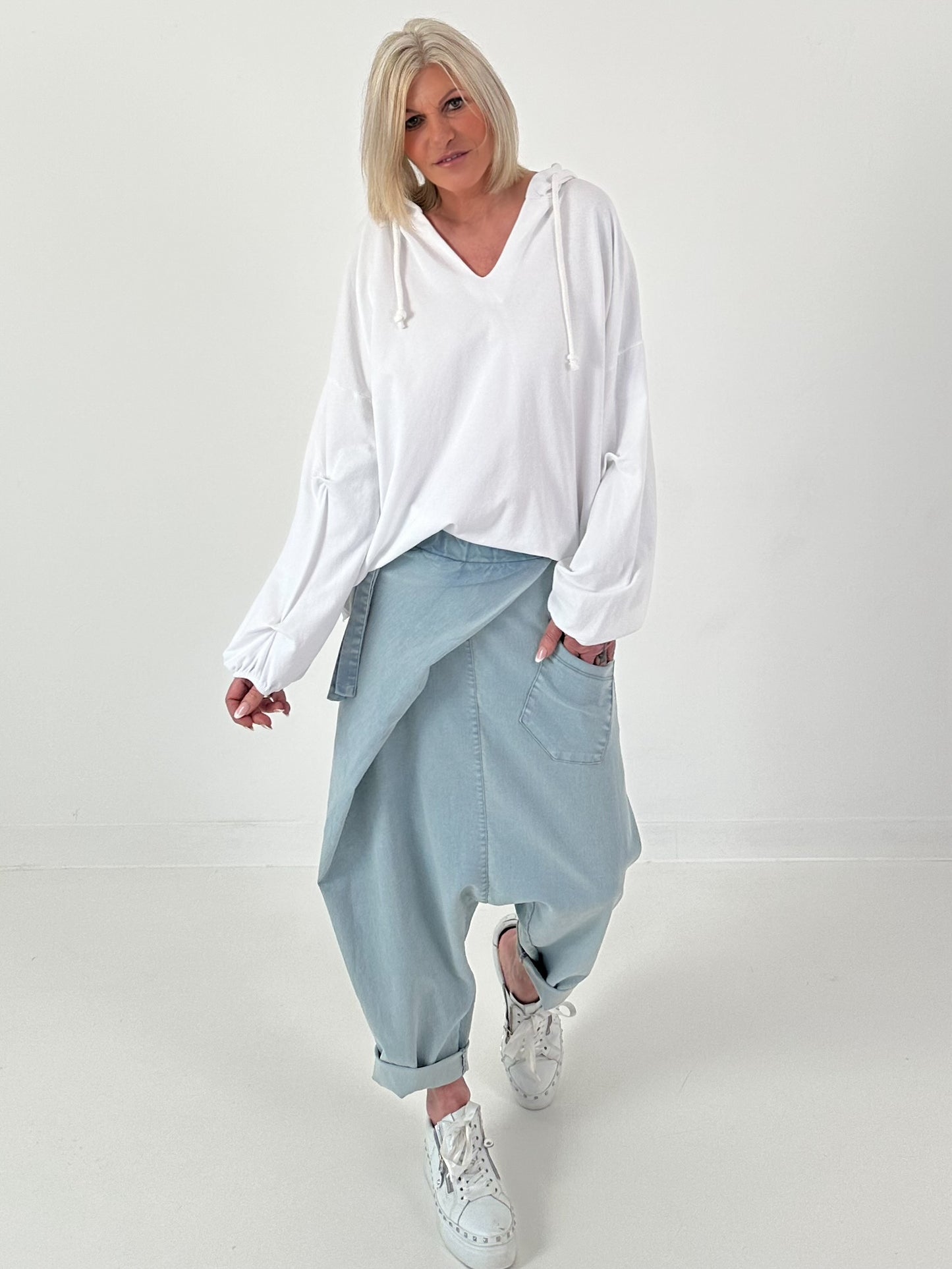 Hoodie mit V-Neck - weiss