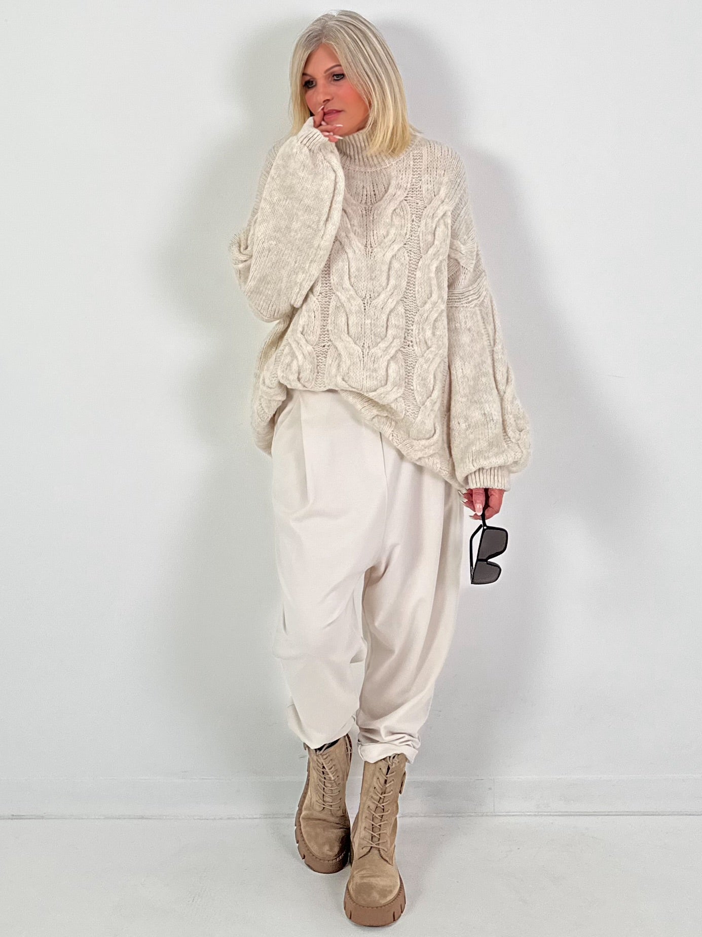 Lässiger Pullover mit Zopfmuster Modell "Pure Cable" - beige