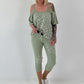 Shirt mit Cold Shoulder und Leo Strass - salbei