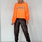 Sweater Don't Look Back - neon orange-leopard