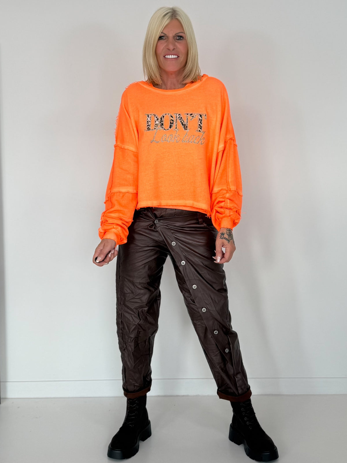 Sweater Don't Look Back - neon orange-leopard