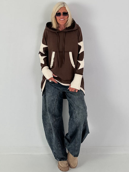 Casual long hoodie with thumb holes and trendy star elements - chocolate