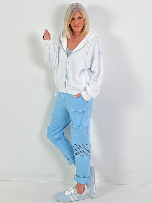 Sweatjacke mit Kontrastnähten - weiss-hellblau