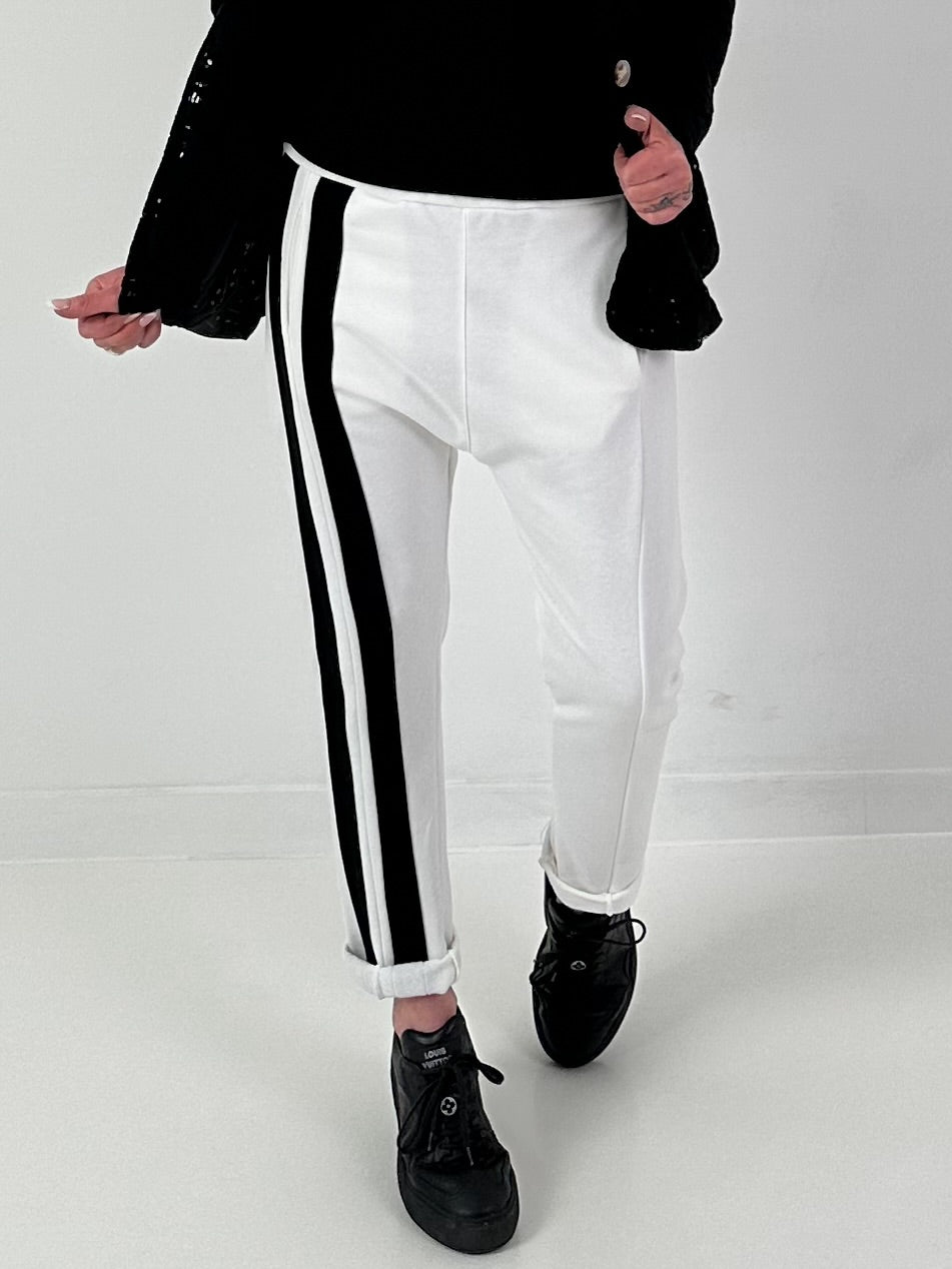 Hose mit seitlich verlaufenden Streifendetails - weiss