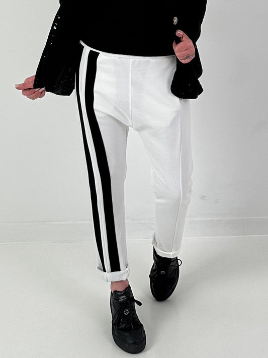 Hose mit seitlich verlaufenden Streifendetails - weiss