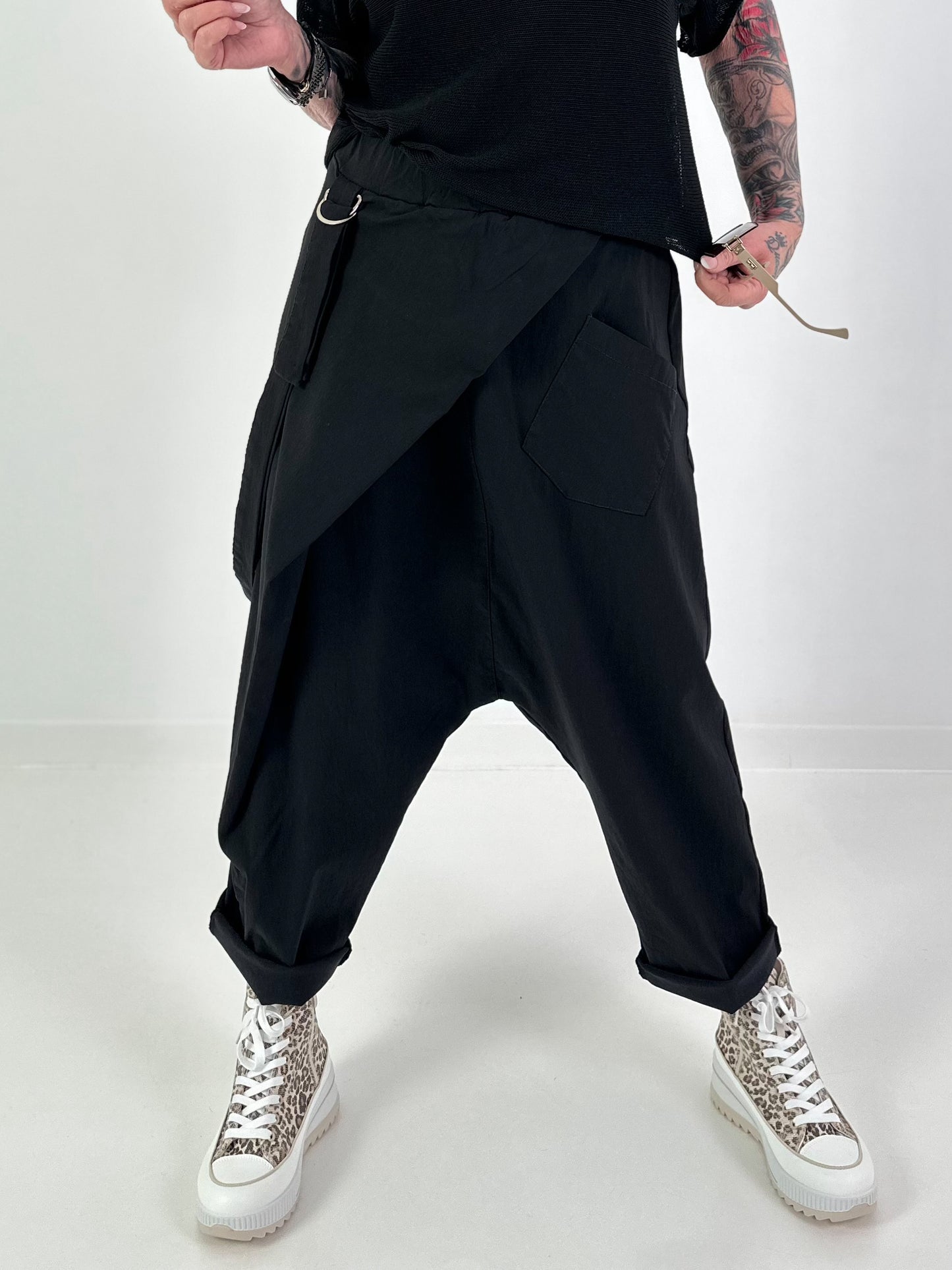 Baggy trousers with wrap - black